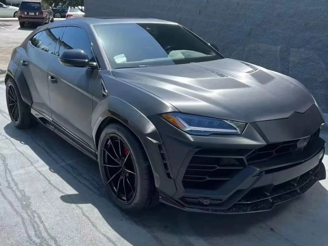High Quality Fast Delivery Whole Sale Price Dry Carbon Fiber 1016 Hood Body Kits for  URUS